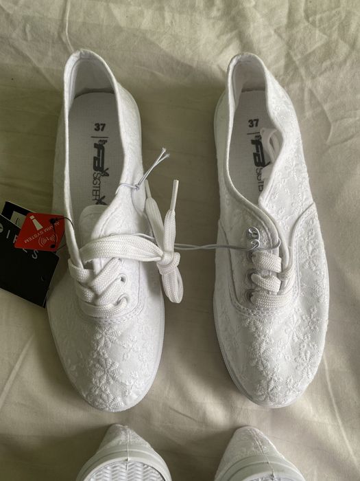 Кеди легкая летняя модель с характерным цветочным узором