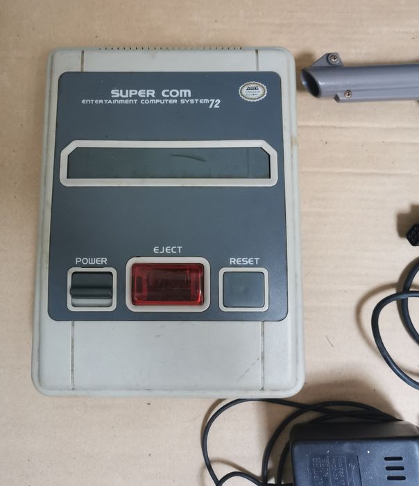Consola Super Com entertainment computer system 72