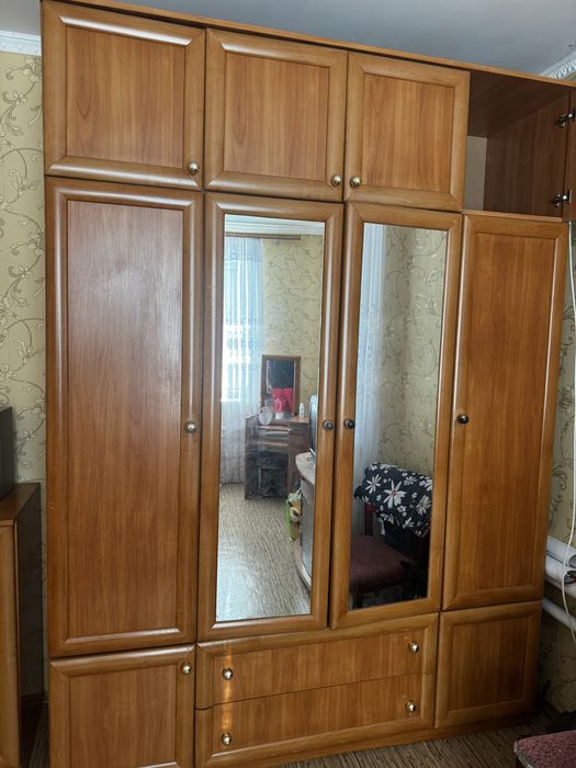 Шафа комод музикальний центр та 2 тумби
