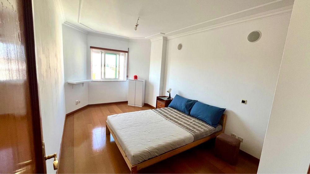 Quarto  em corroios