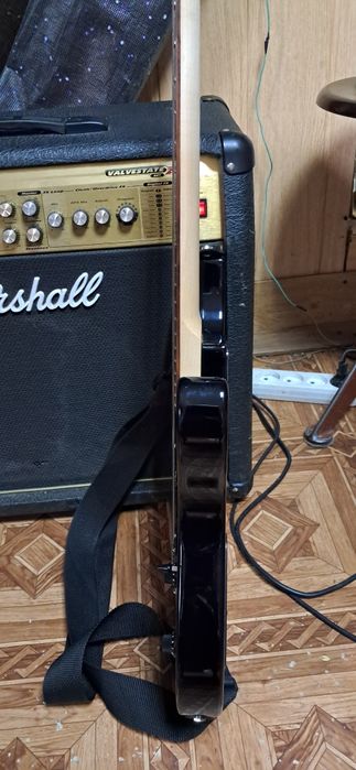 Електрогітара YAMAHA ERG 121