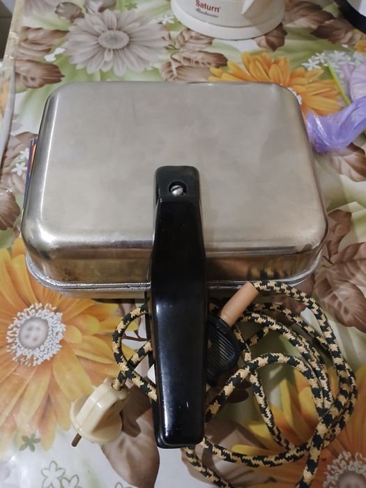 Вафельница новая