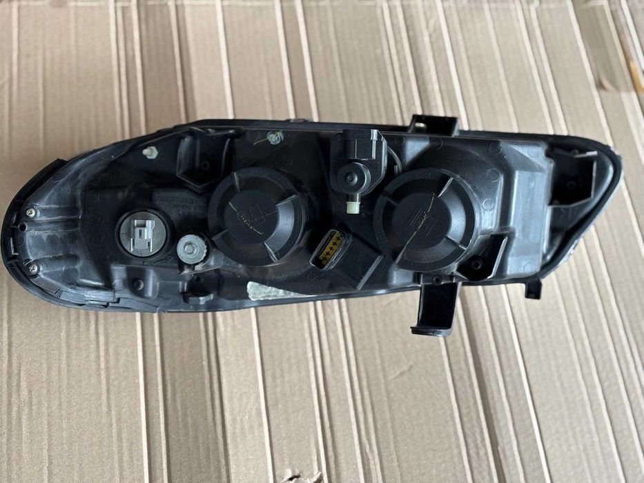 Farol/Otica frontal direita Nissan Almera II
