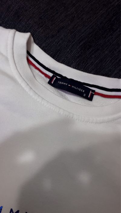 світшот від відомого бренду Tommy Hilfiger