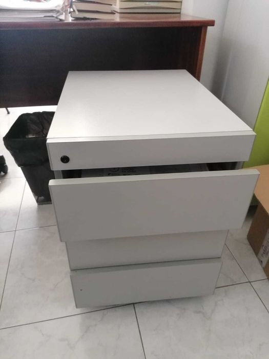 Bloco de gavetas de escritório com rodinhas