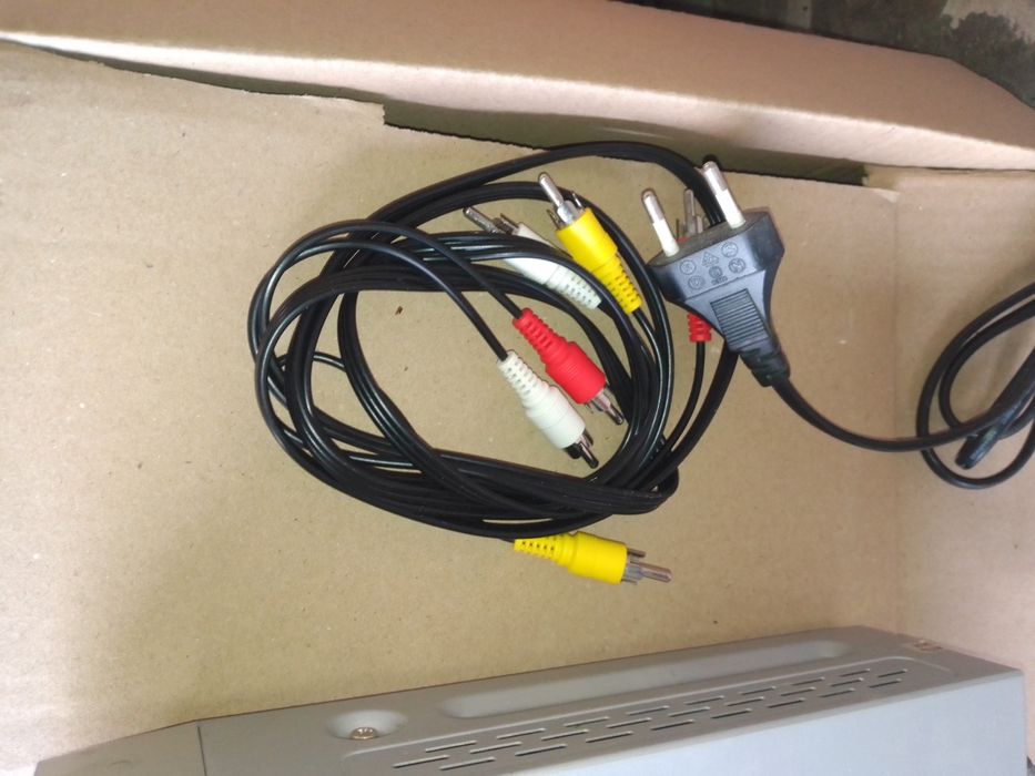 Продам супутниковий тюнер