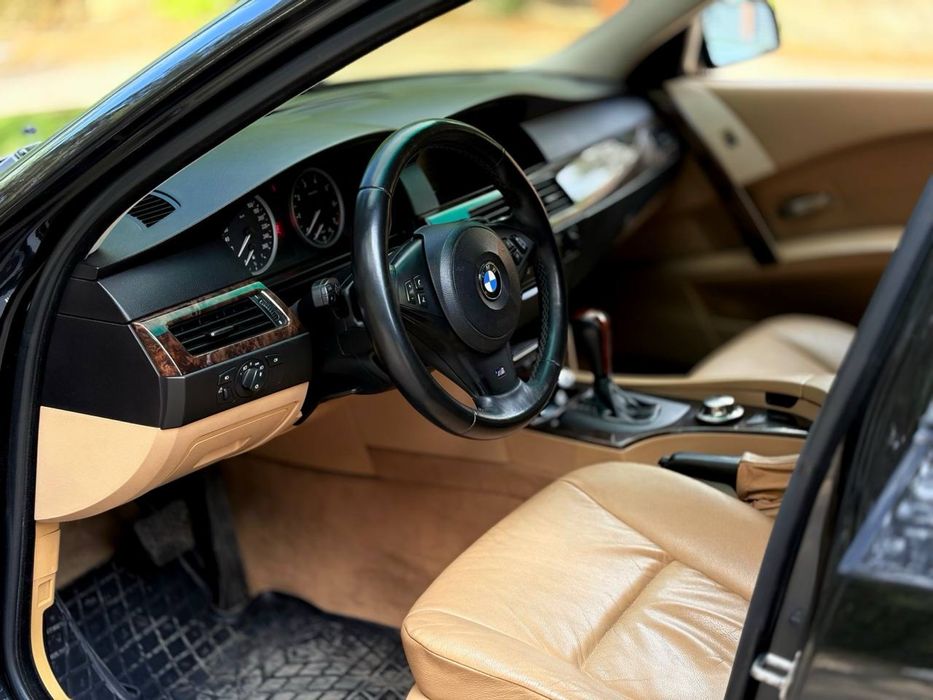 BMW E60 523I
