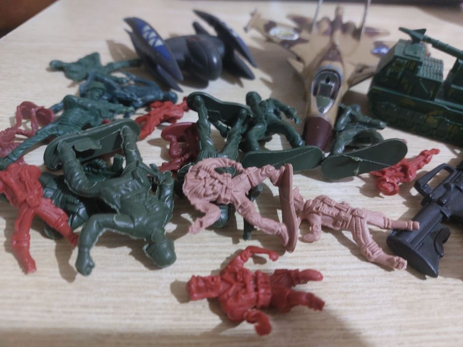 Іграшковий набір для хлопчиків танки літаки