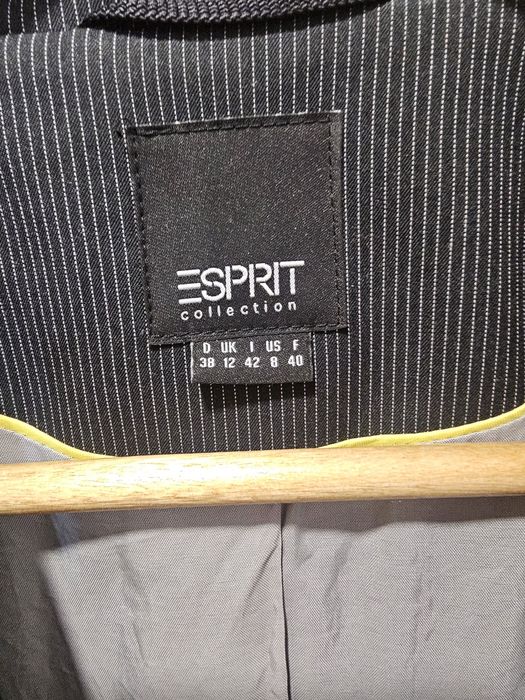 Продам костюм Esprit