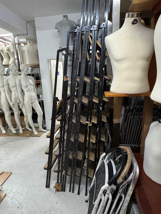 Escadote de ferro e madeira com 8 degraus