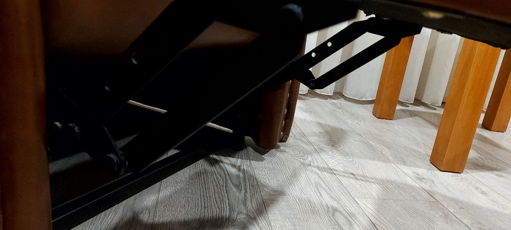 Poltrona relax em pele castanha