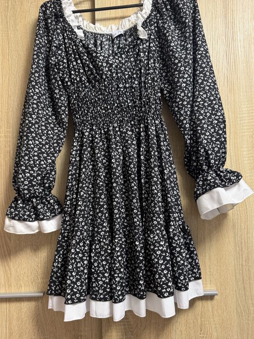 Стильне жіноче плаття