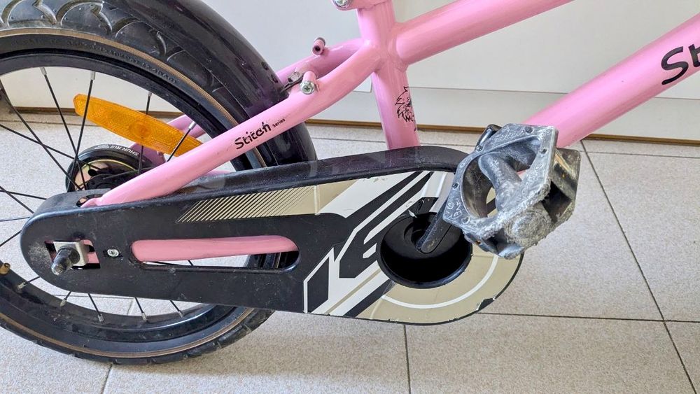 Vendo bicicleta infantil (5-6 anos) para menina com rodas de 16 polega