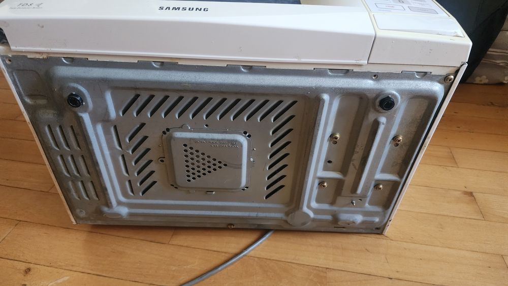 Мікрохвильова піч Samsung, модель M1739NR