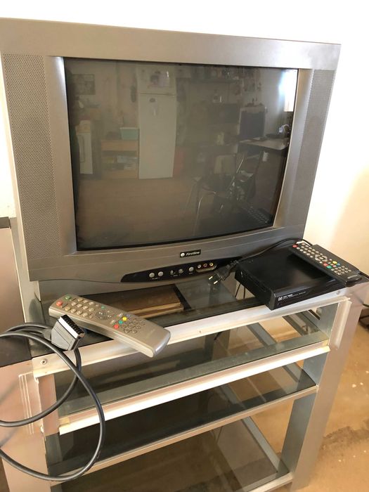Televisao antiga.