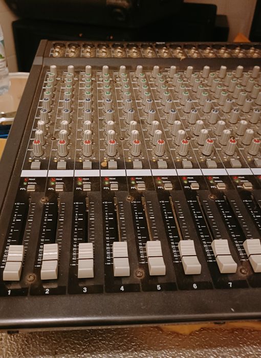 JBL JRX 100 e Yamaha EMX5000