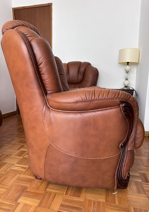 Sofá vintage em pele e duas poltronas - pele castanha