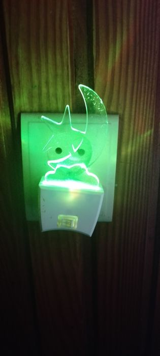 Lampka nocna led do kontaktu