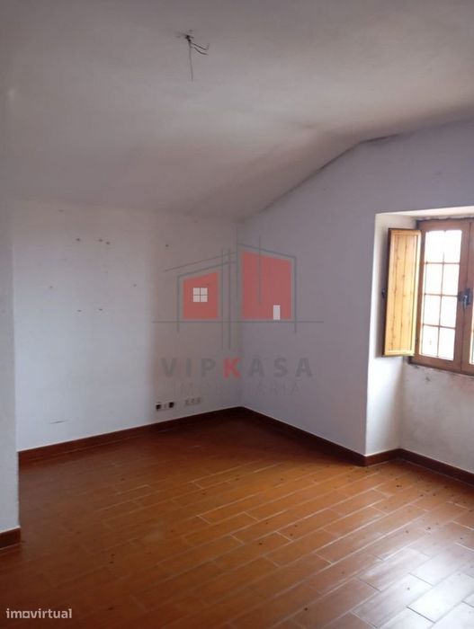 Moradia T2 para pequena remodelação