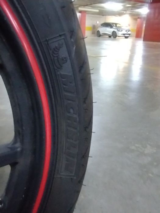 Keeway RKV 125 Vermelha