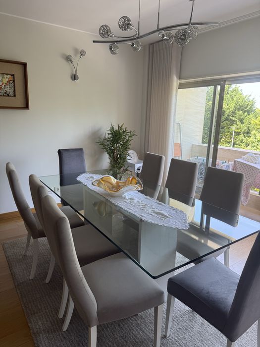 Mesa de jantar com cadeiras