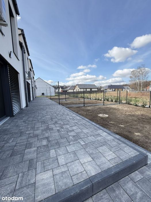 Nowoczesny dom z garażem, klimatyzacją, PC, PV i urządzonym ogrodem