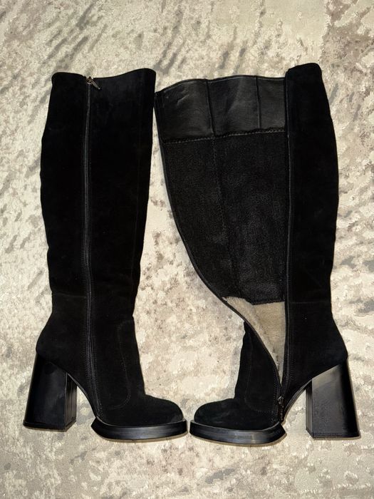 Зимові замшеві сапоги на підборах