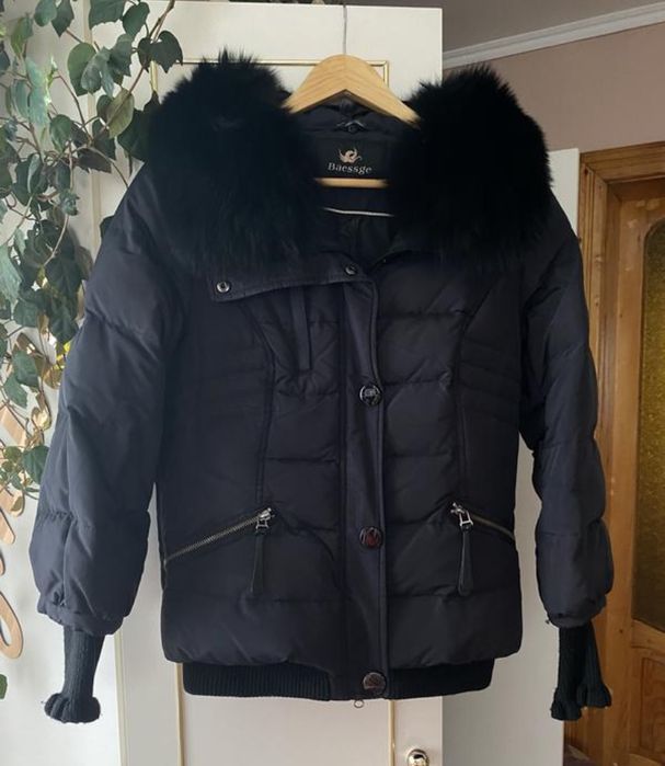 Тепла зимова пухова куртка з натуральним коміром