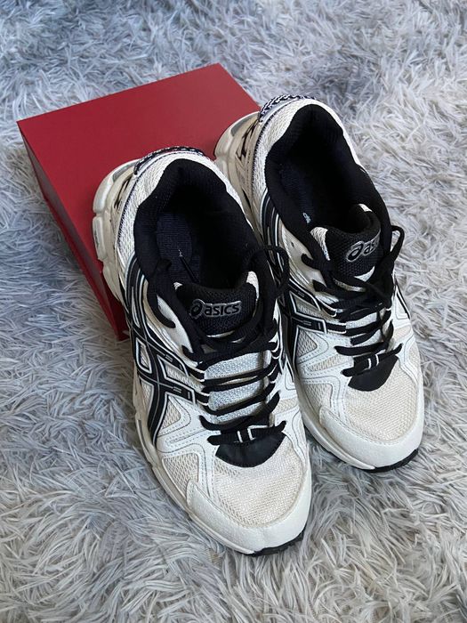 Кроссовки «Asics»