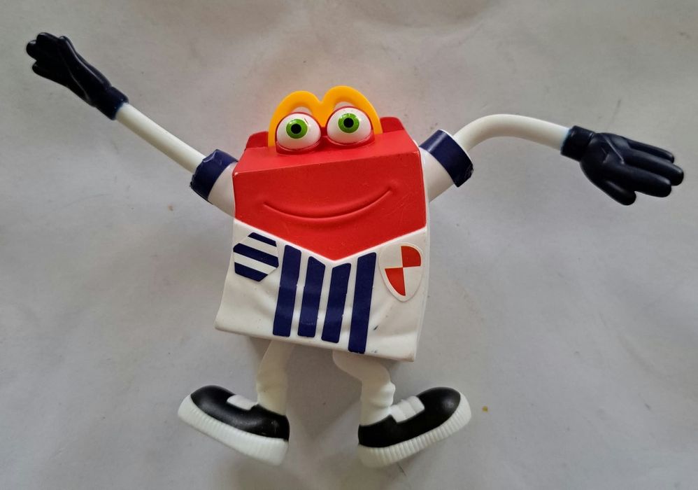 Vários brinquedos MacDonald