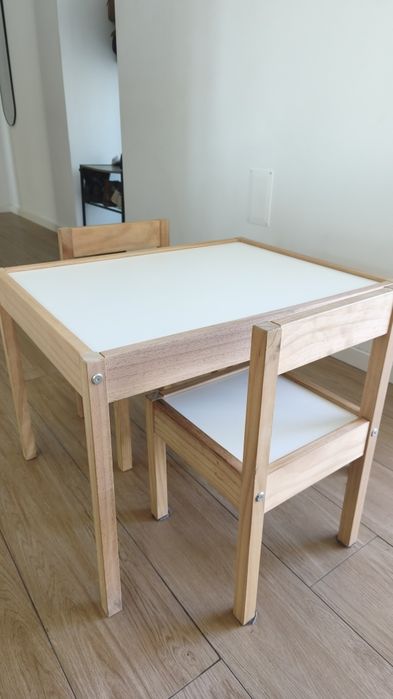 Mesa infantil 2 cadeiras ikea
