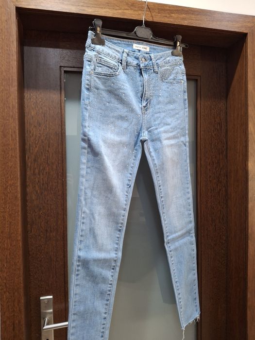 Calça de ganga com brilhantes