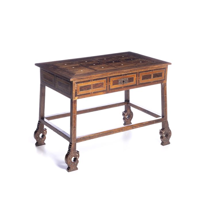 Mesa estilo filipina em pau-santo - Século XIX