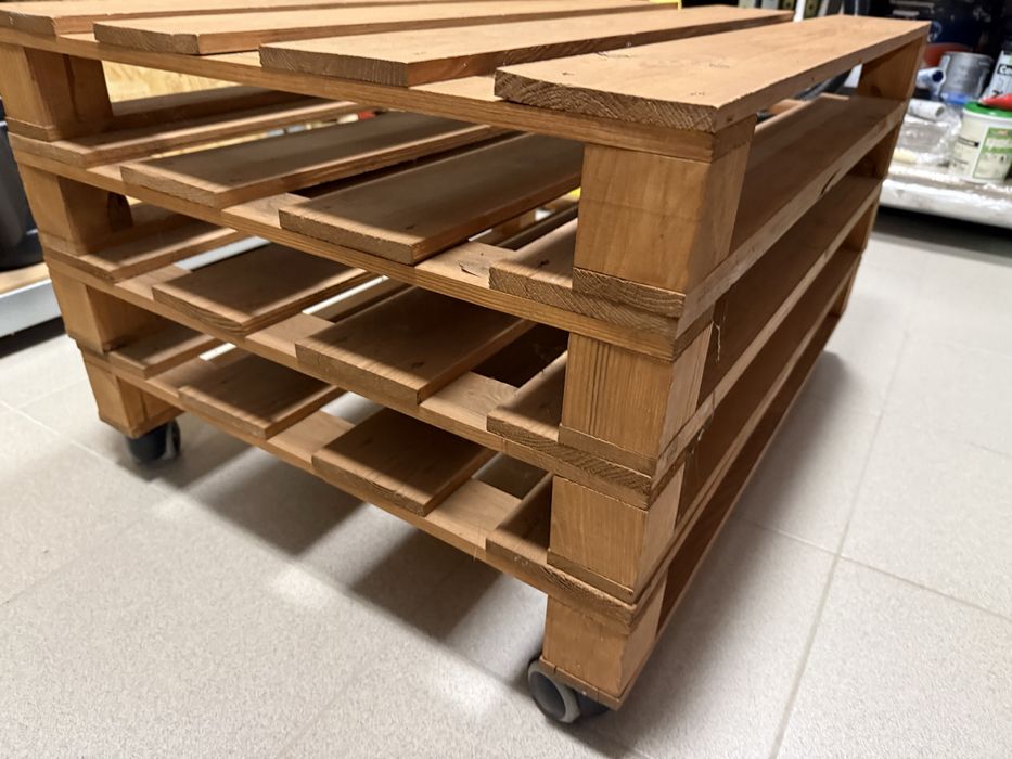 Stoliki z palet na kółkach 60cm x 80cm oraz 25cm x 25cm