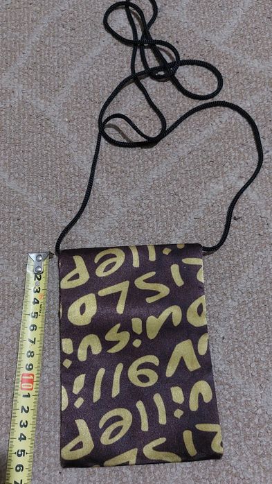 Сумочка на шию з замком