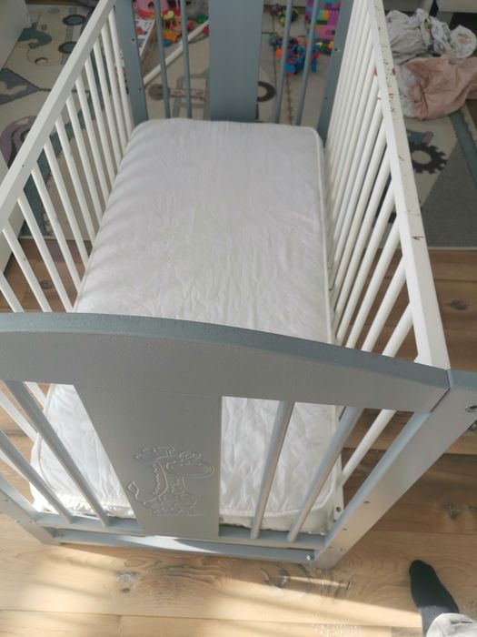 Łóżko dziecięce z materacem