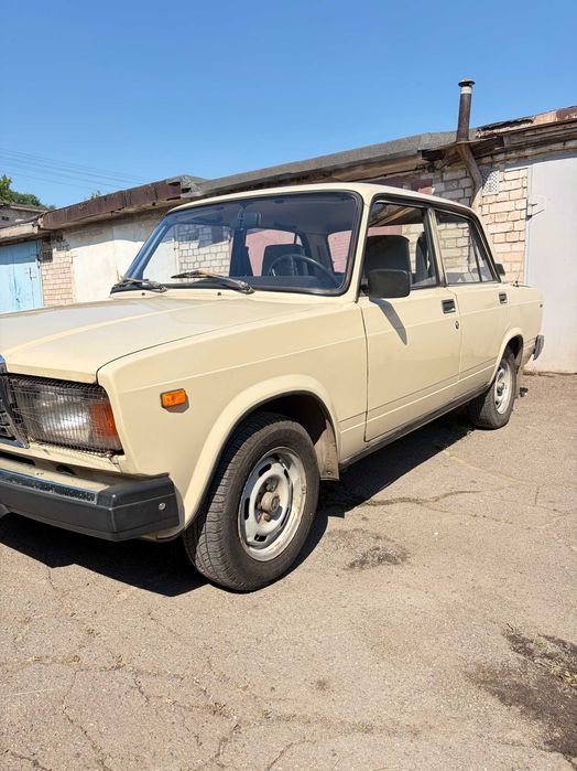 Автомобиль ВАЗ 2107