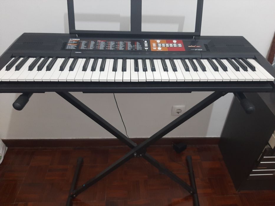 Piano yamaha f51