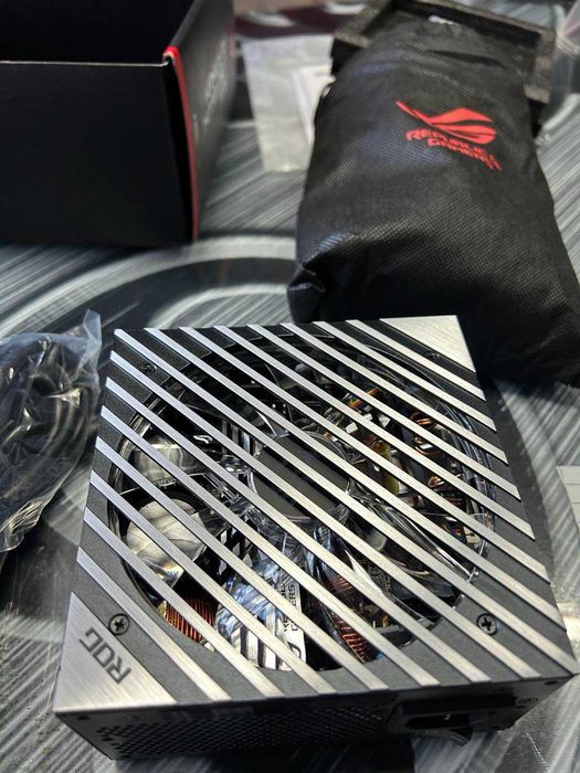 Блок живлення ASUS ROG Loki 1000W Platinum