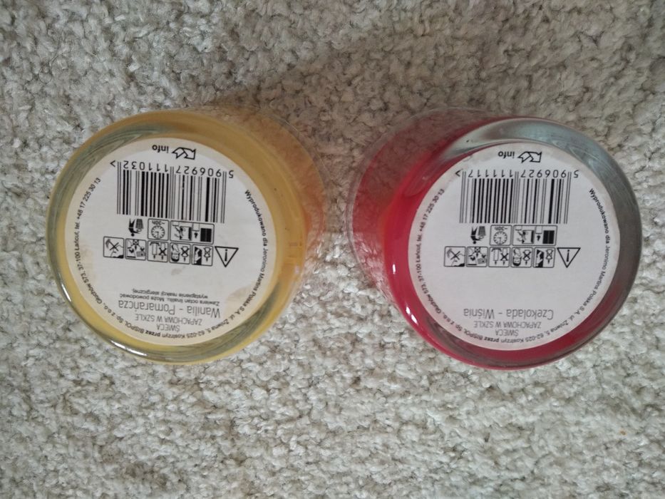 Dwie świeczki zapachowe