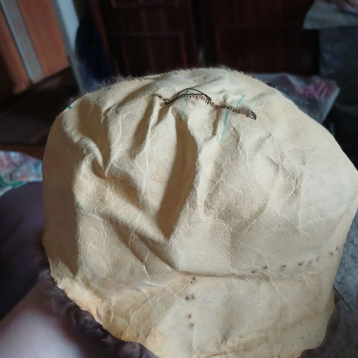 Хутро норки від жіночої шапочки