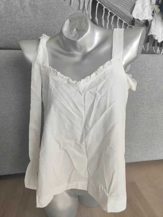 Blusa branca elegante da marca Grace & Mila, perfeita para um look feminino e delicado