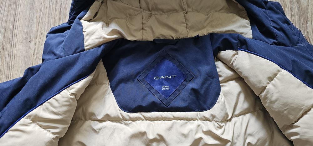 Gant model Everyday D2 Parka rozmiar M/L z kapturem wymiary na foto  mało używana