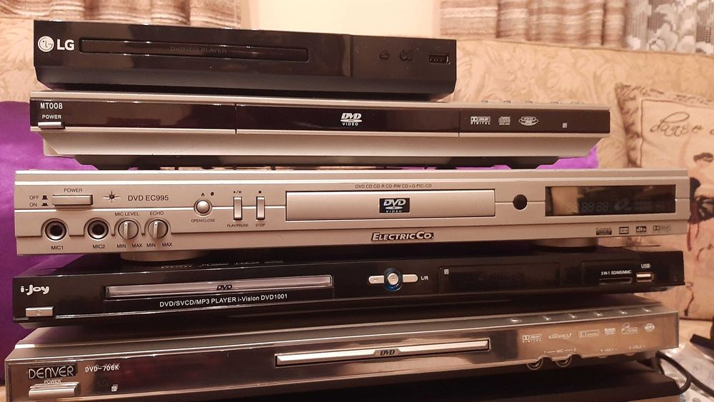 leitores de DVDs e CDs vários