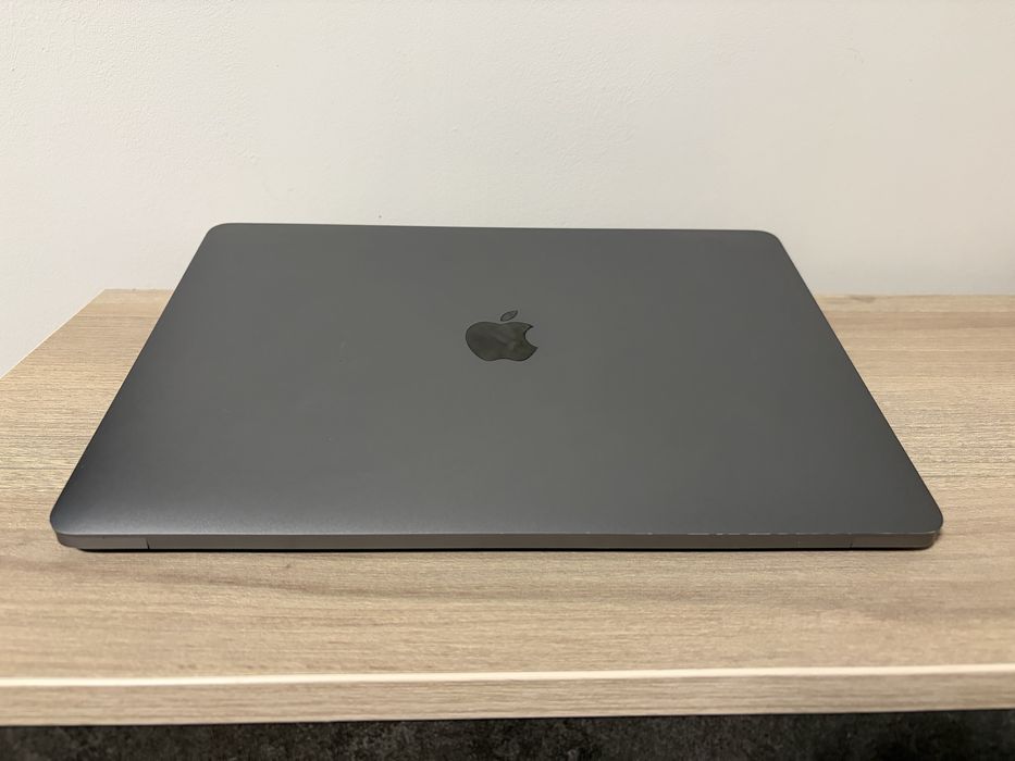 Продам Apple MacBook Pro 13 Touch Bar 256gb 2016 р
