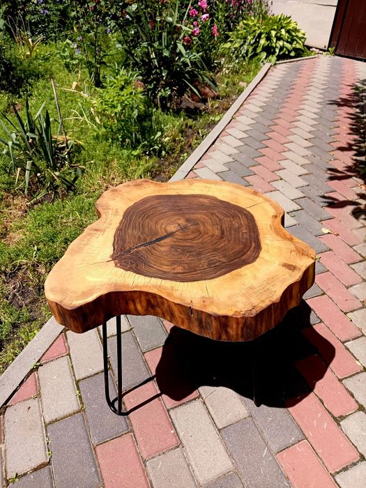 Кофейный,кавовий"прикроватный журнальный столик из спила дерева.