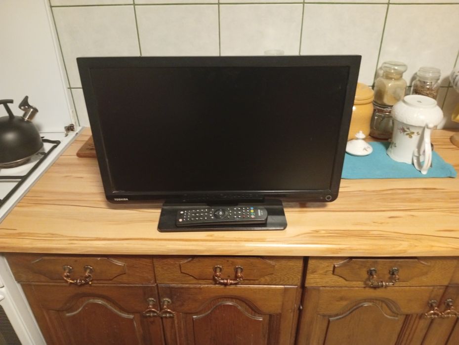 Telewizor Toshiba 22L1333G + pilot Toshiba RC-1910
