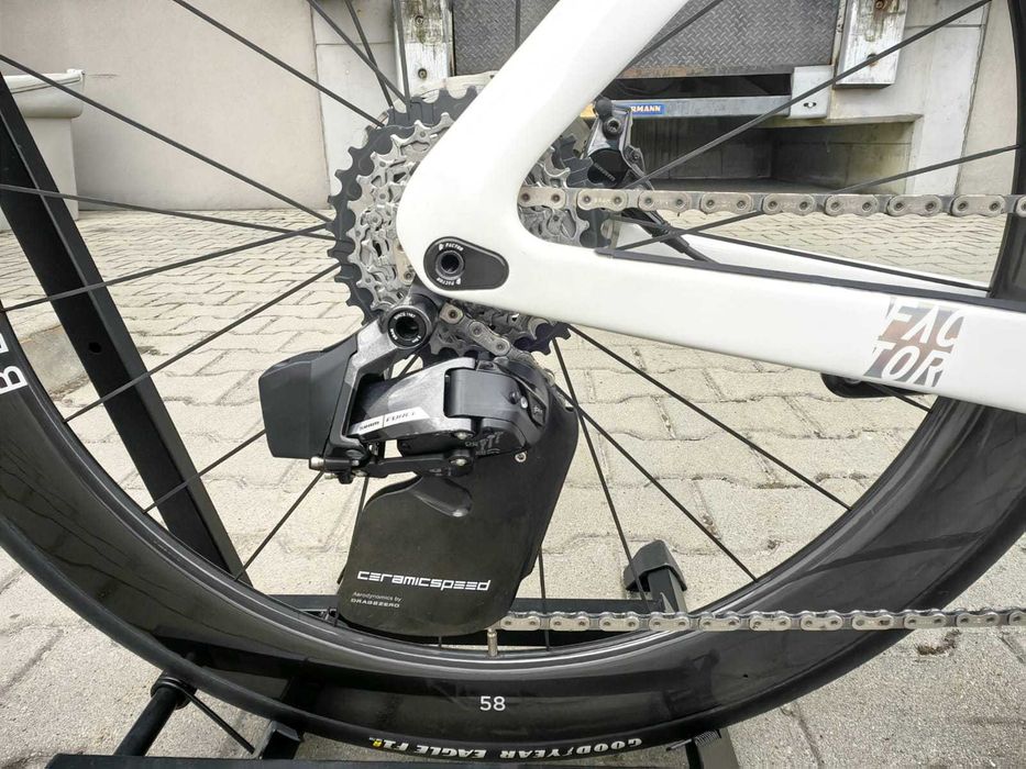 Rower FACTOR SLiCK Shadow White r.54