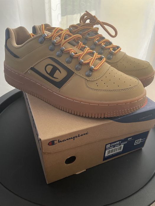 Buty marki Champion