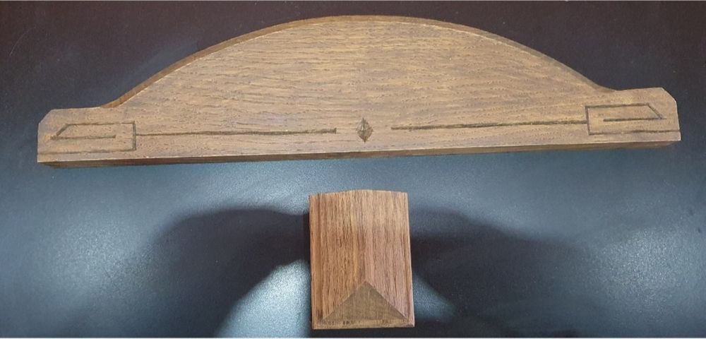 Stary zegar wiszacy korona